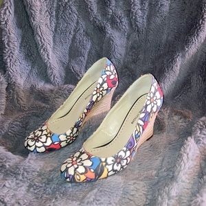 Adrienne Vittadini size 7 1/2 floral print wedges